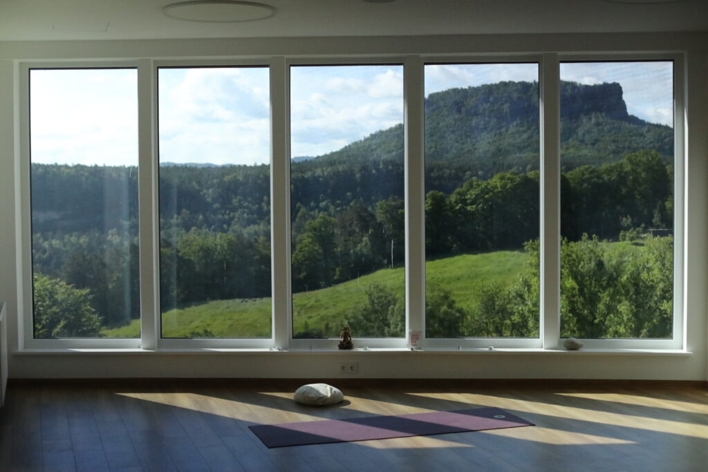 Ruheraum mit Panoramafenstern zum Lilienstein