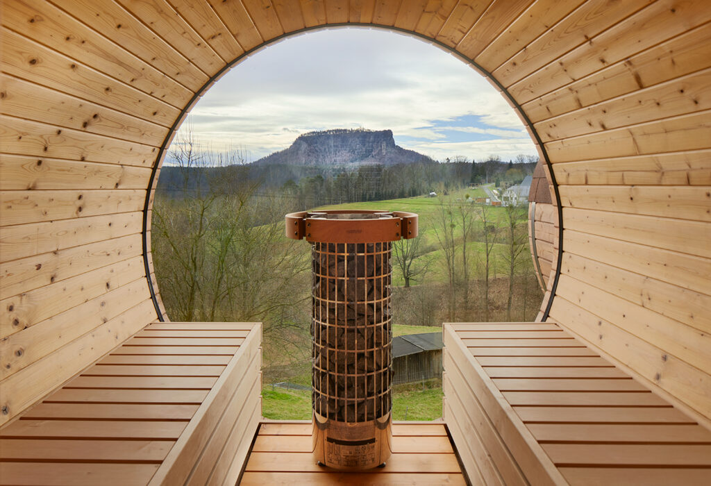 Blick aus der Panorama-Fasssauna auf den Lilienstein