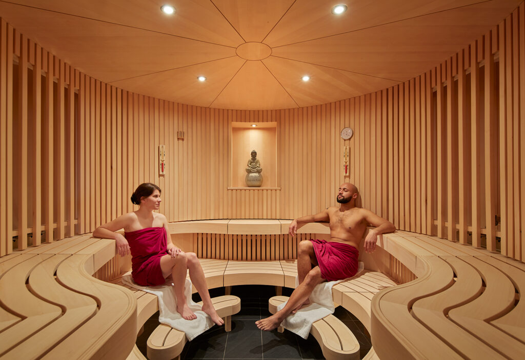 Gäste in der finnischen Sauna