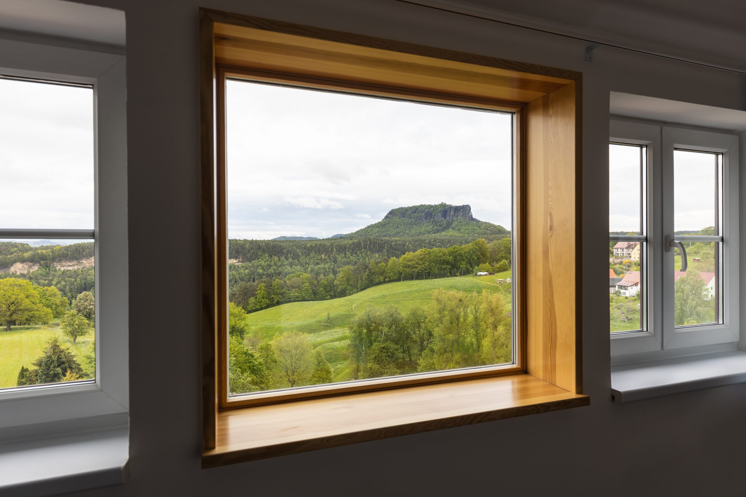 Panoramafenster mit Blick auf den Lilienstein